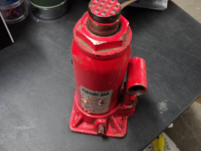 lot 230 image: Hydraulic Jack...