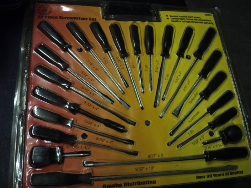 lot 236 image: 22 pc Screwdriver Set...