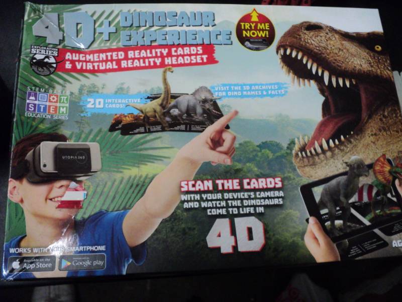 lot 256 image: 4 D  Dinosaur Experience and Glue ...