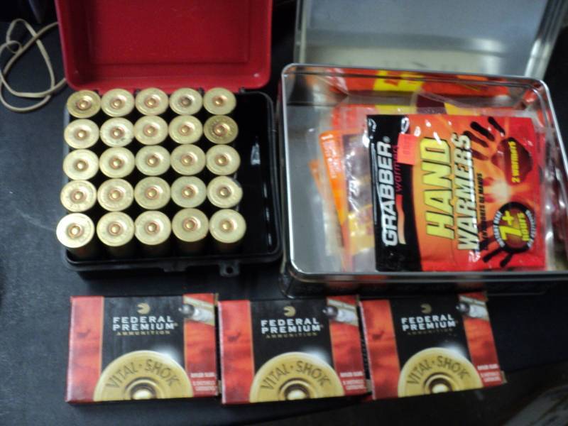 lot 260 image: Shotgun Shells in case, Hot Hands a...