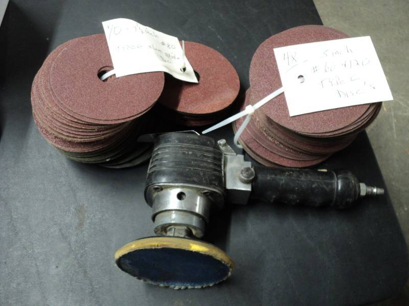 lot 264 image: Air Sander and Sanding Discs...