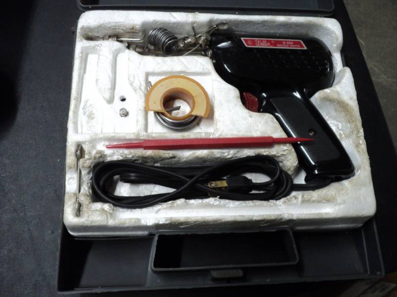 lot 265 image: Wells Soldering Gun in Case...