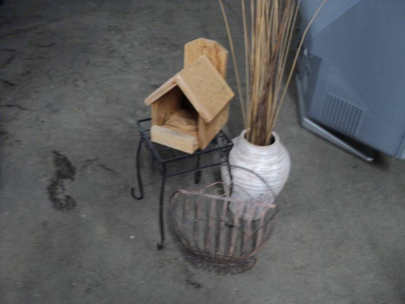 lot 274 image: Outdoor Dcor and Plantervase...