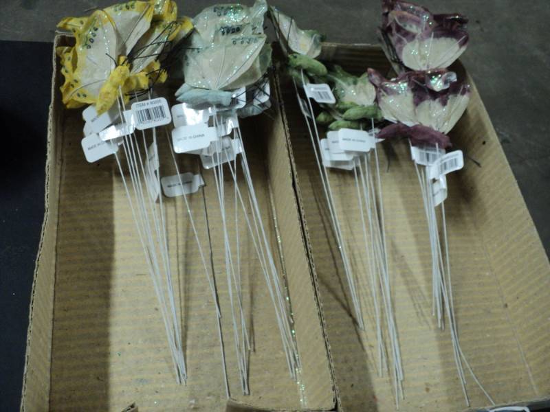 lot 279 image: 2 Boxes of 36 each butterfly piks, ...