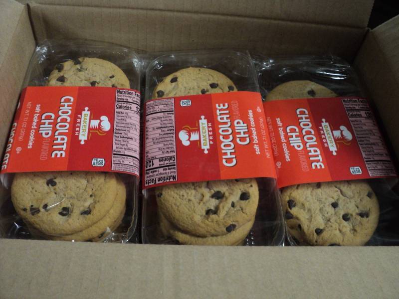 lot 283 image: Box of 12 packages of Bakery Fresh ...