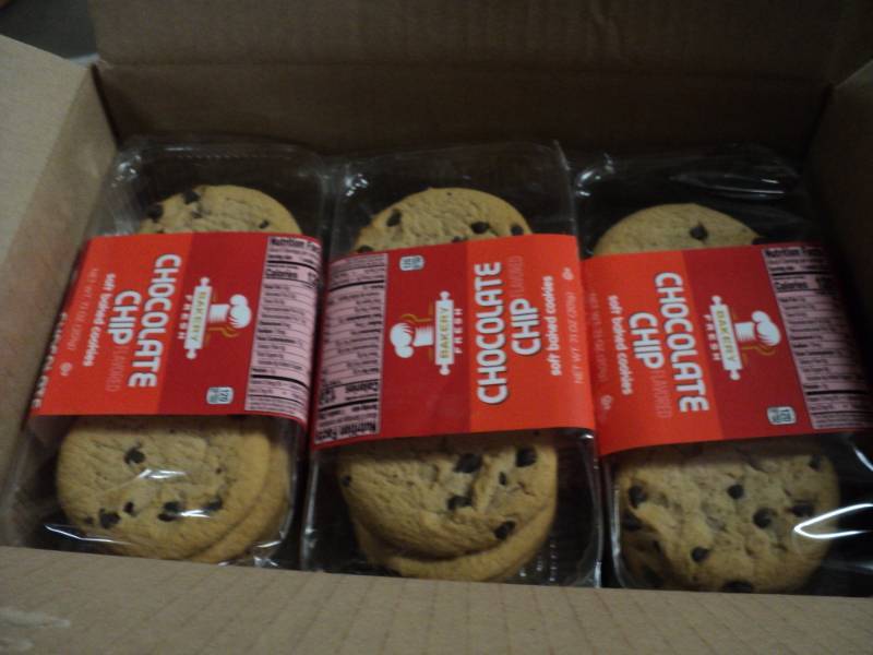 lot 286 image: Box of 12 packages of Bakery Fresh ...