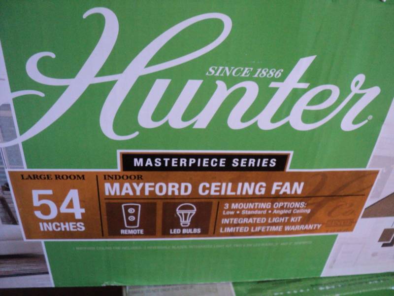 lot 368 image: Hunter 54 Mayford Ceiling Fan with...