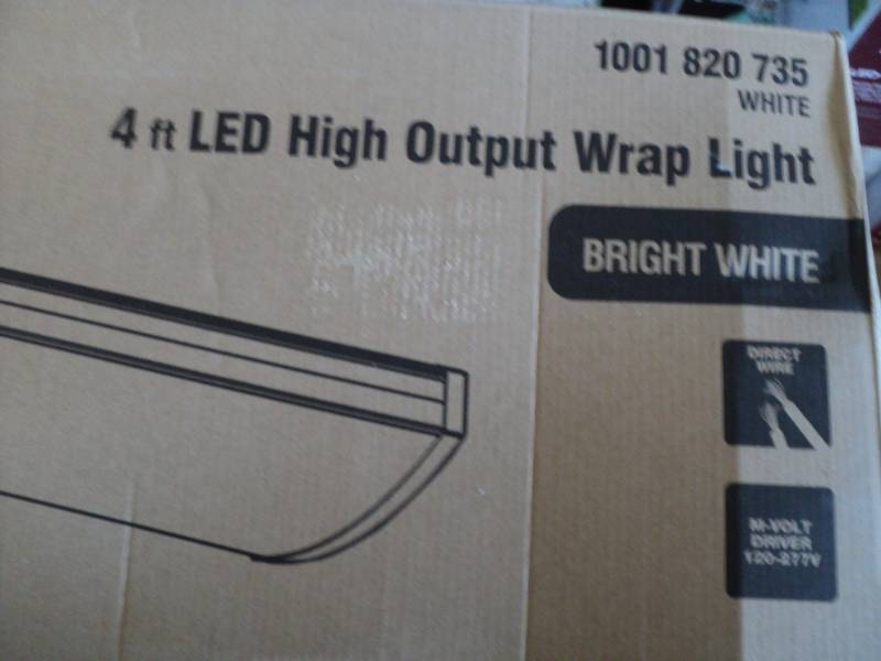 lot 378 image: Commerical Electric 4 ft LED High O...