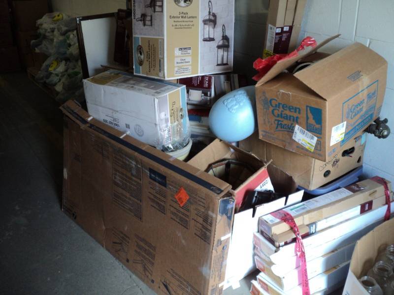 lot 398 image: Huge Lot of unclaimed items- all pi...