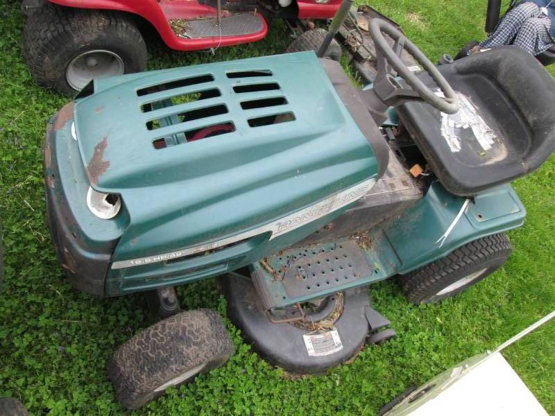 lot 8 image: Ranch King lawn mower 16.5 HP Brigg...