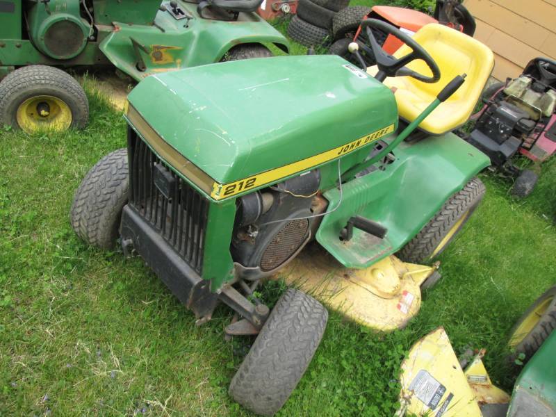 lot 13 image: John Deere 212 with mower deck, Koh...