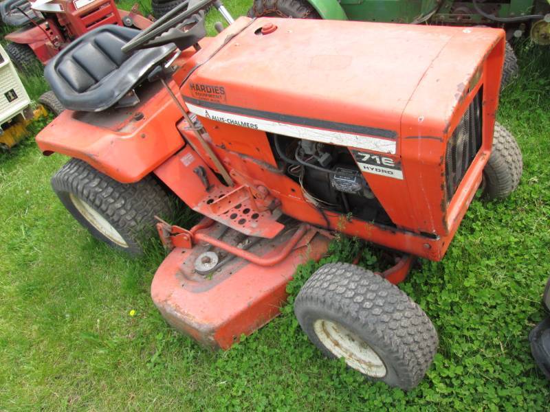 lot 16 image: Allis Chalmers Hydrostatic 16 HP Ko...