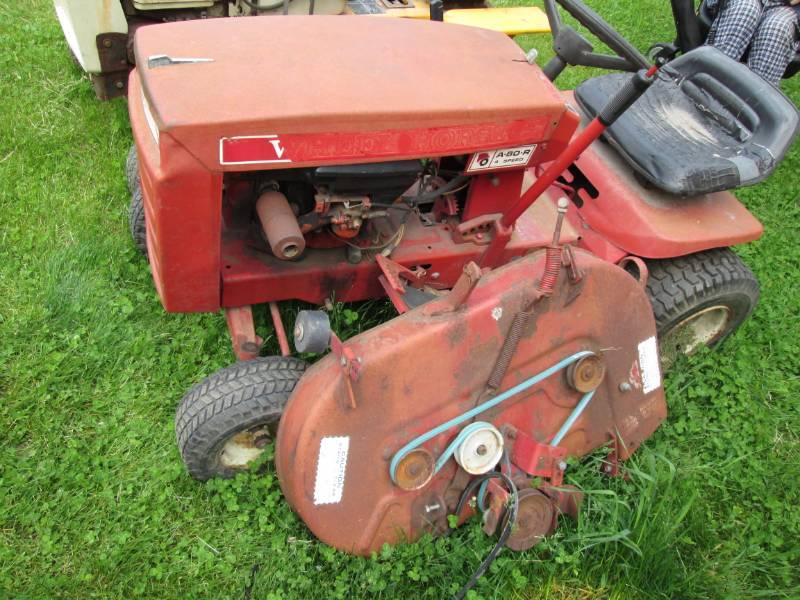 lot 18 image: Wheel Horse A-80-R 4 speed mower  T...