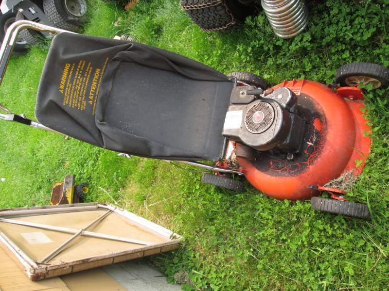 lot 23 image: Jacobsen push mower with 21 deck...