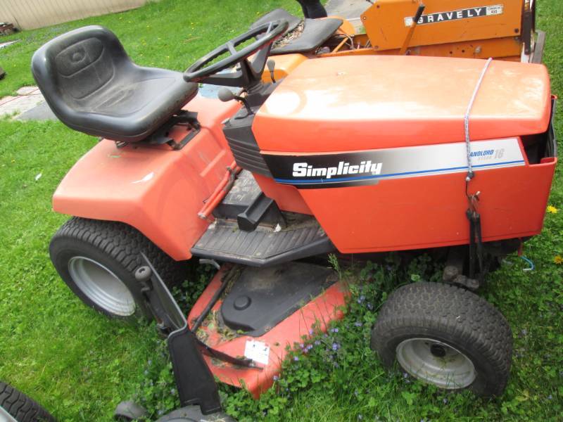 lot 25 image: Simplicity Land Lord 16 Hydro mower...