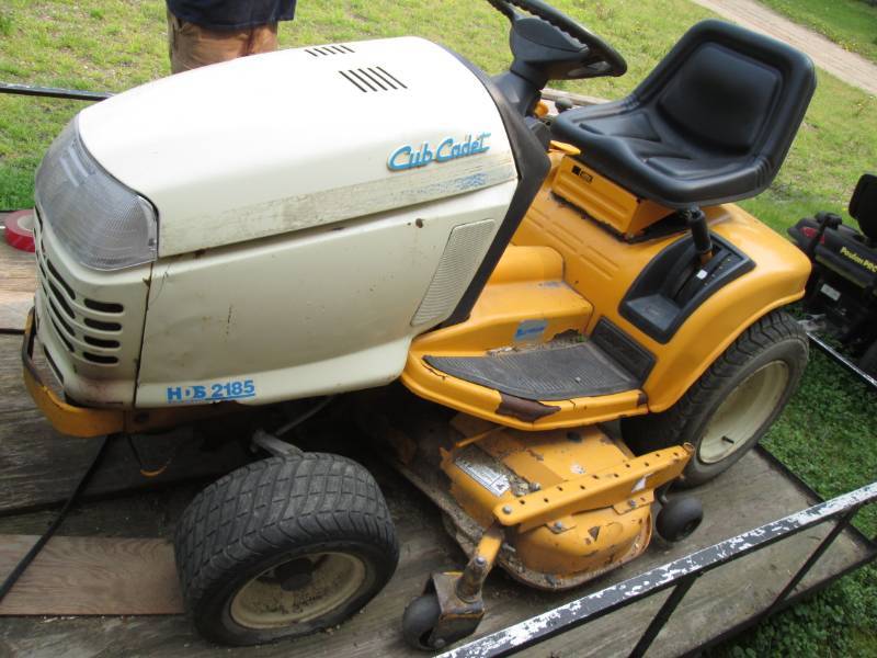 lot 30 image: Cub Cadet HDS 2185 Hydro lawn mower...