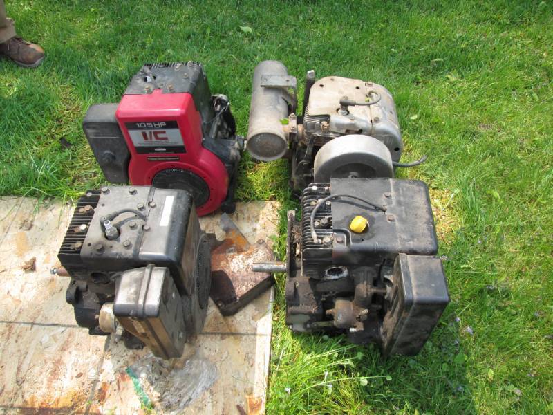 lot 36 image: 4 Gas Engines - horizontal cranksha...