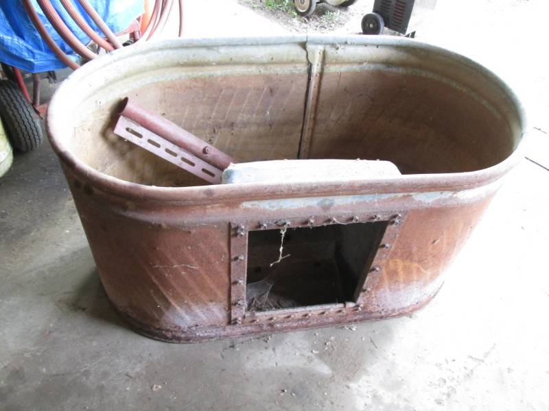 lot 40 image: Water tank, 3 x 2 x 2...