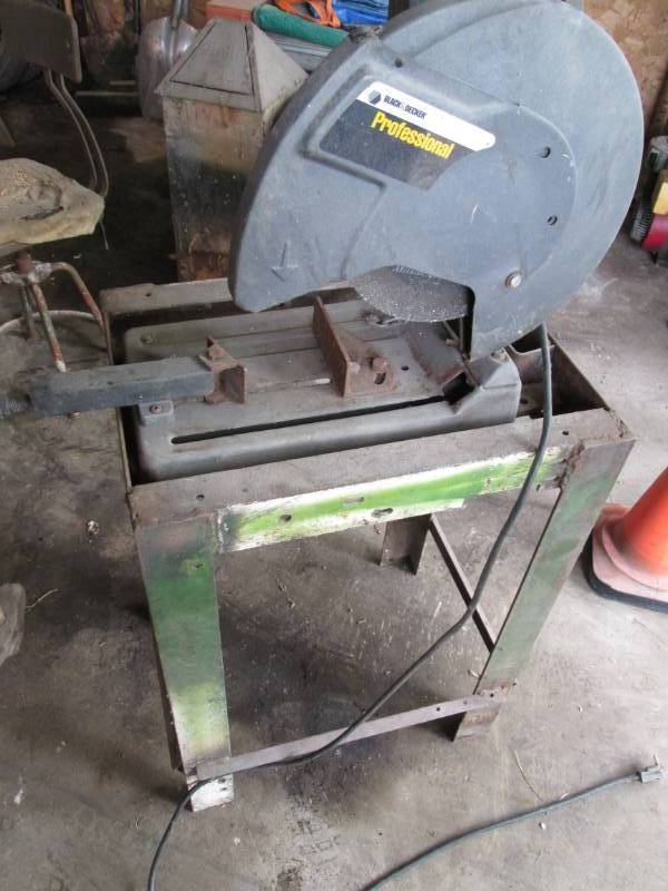 lot 45 image: Chop Saw, Black & Decker Profession...