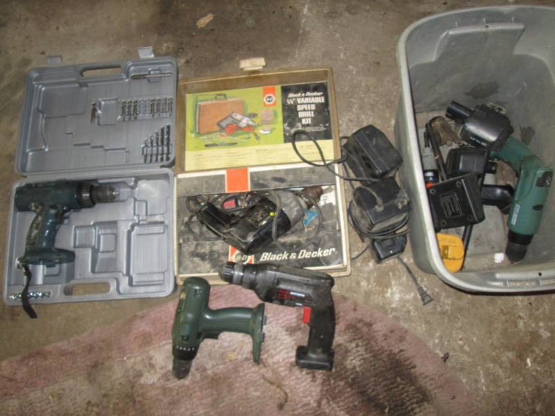 lot 63 image: Cordless battery drills...