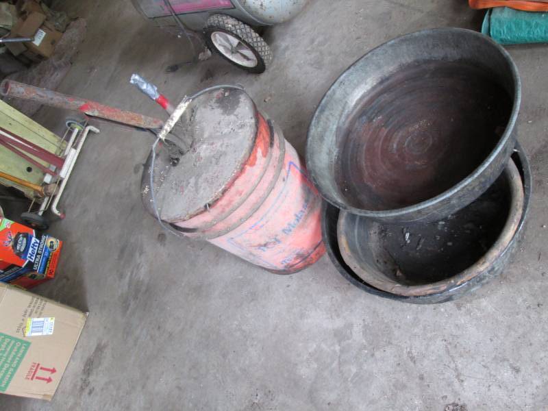 lot 66 image: 1 Pump  Fill tank, 3 Oil catch pan...