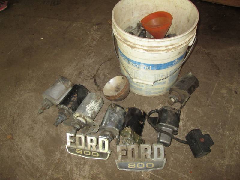 lot 72 image: Misc hand tools and automotive part...
