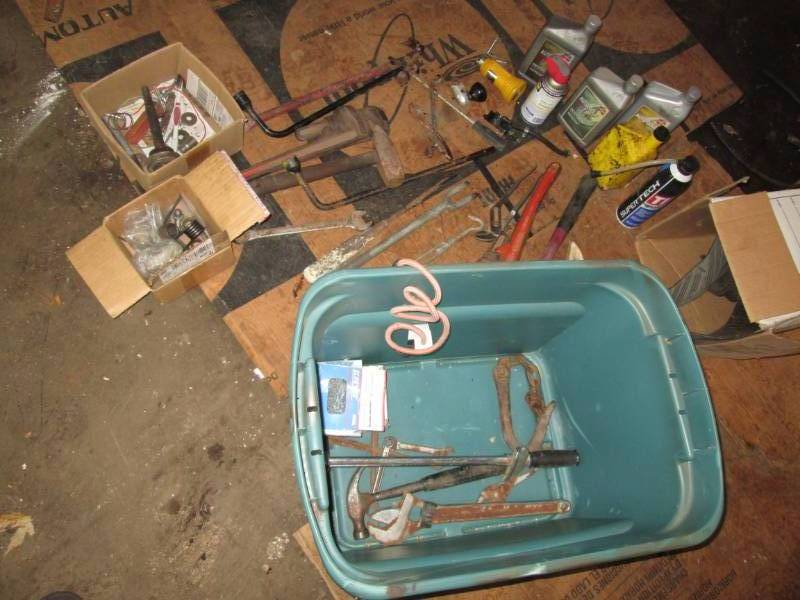 lot 73 image: Automotive fluids, Oil, misc hand t...