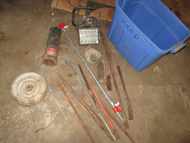 lot 75 image: Pry bars, post hammer, cable, shop ...