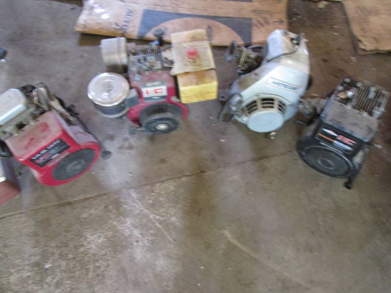 lot 81 image: 4 Gas engines, lawnmower and snowbl...