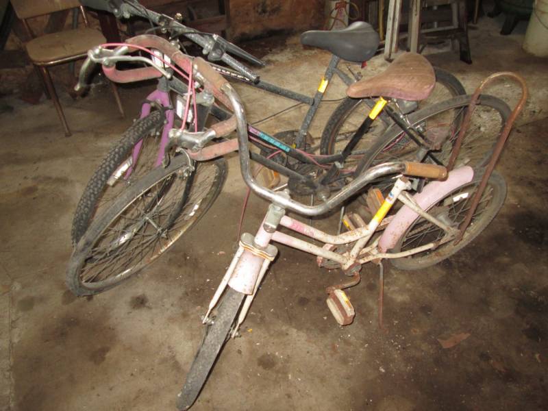 lot 91 image: 3 old bikes including Mountain Bike...