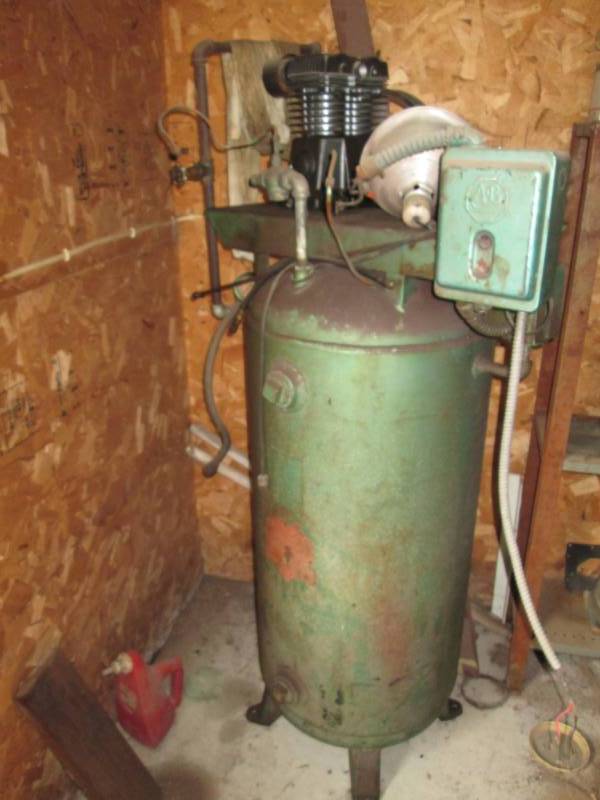 lot 98 image: Air Compressor, HSB National DB & M...