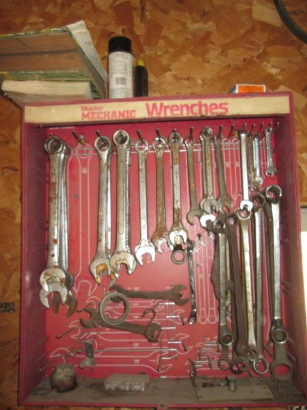 lot 102 image: Master Mechanic metal wall shelf wi...