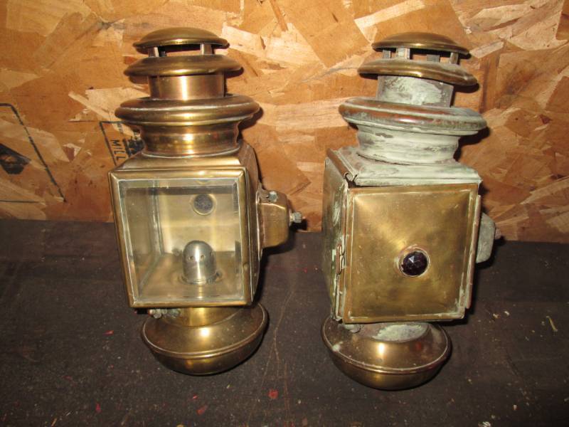 lot 114 image: Vintage brass buggy lanterns...