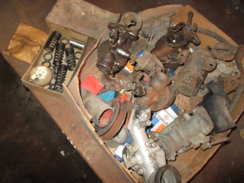 lot 118 image: Assorted vintage carburetors...