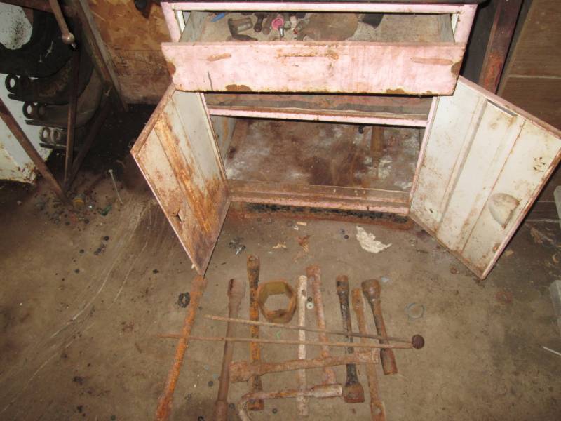 lot 126 image: Pink metal cabinet w semi trailer w...
