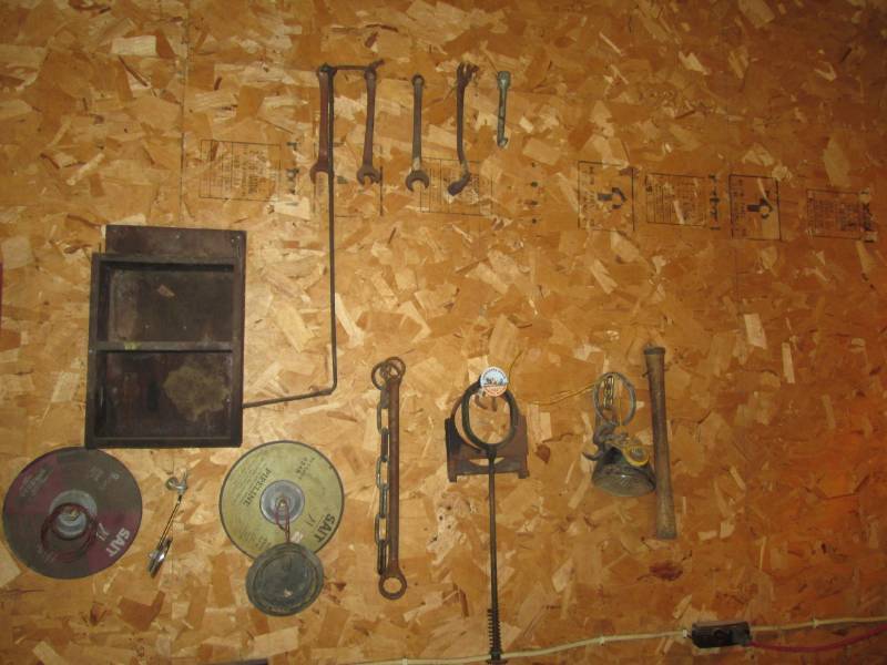 lot 127 image: Wall mounted items - sheld, wrenche...