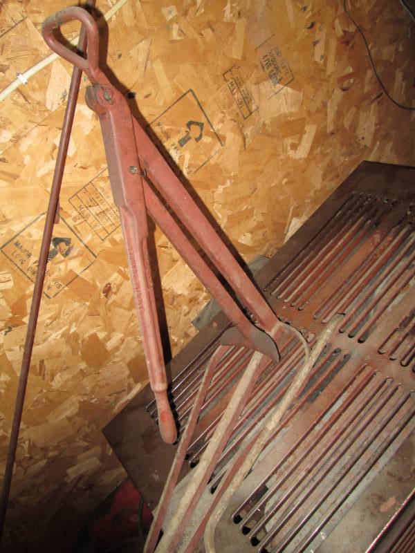 lot 135 image: Vintage tire changer...