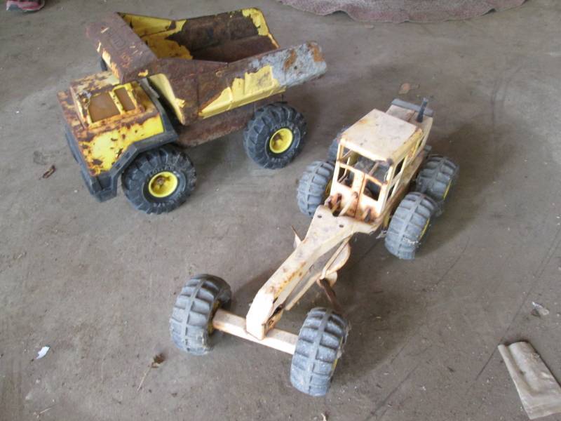 lot 150 image: Vintage Tonks dump truck and grader...