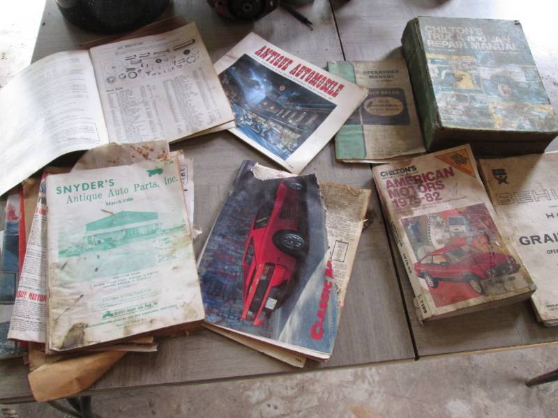 lot 153 image: Misc. vintage Model T books, catalo...