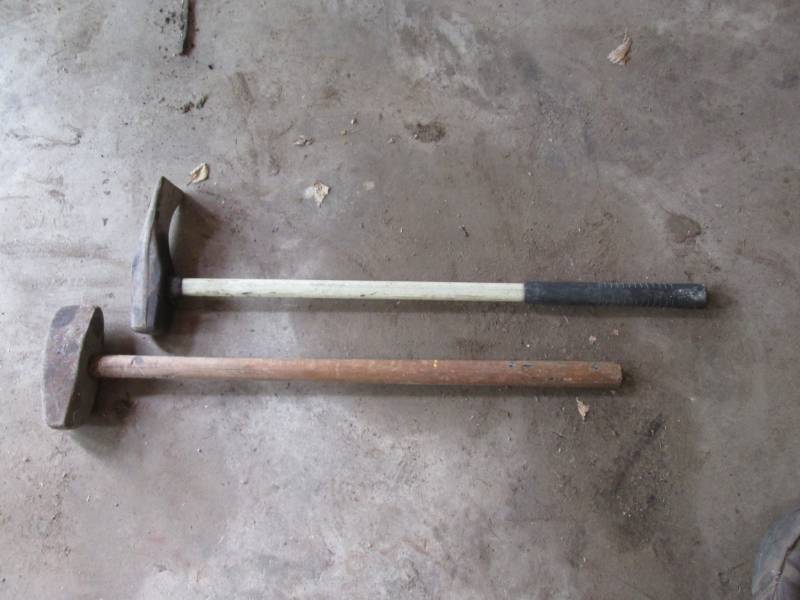 lot 157 image: Sledgehammer and pick tool...