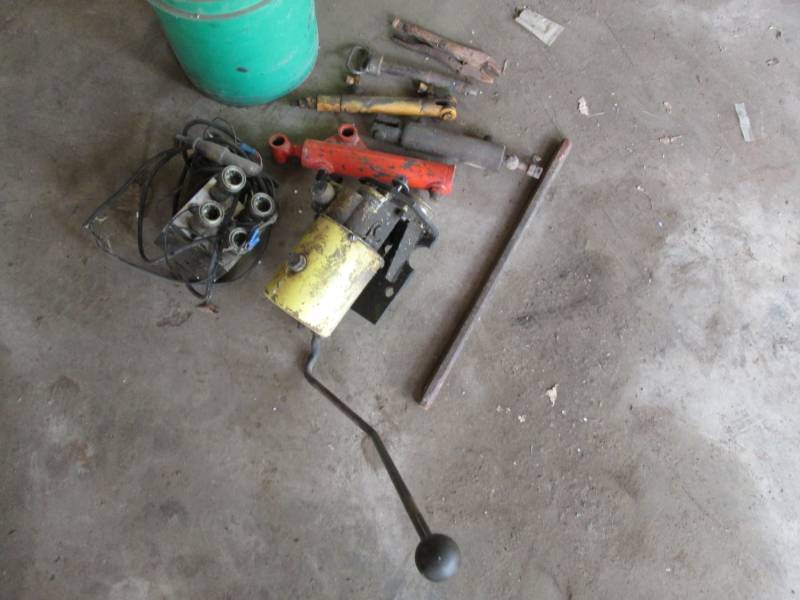 lot 159 image: Hydraulic pump for John Deere lawn ...