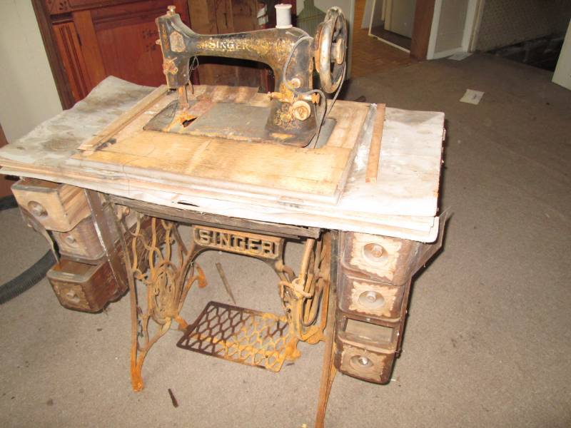 lot 176 image: Vintage Singer sewing machine, for ...