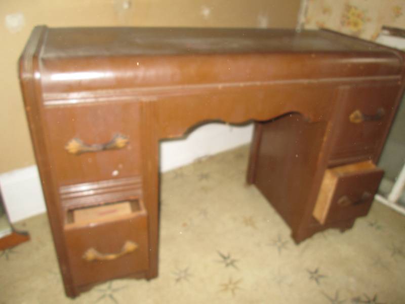 lot 194 image: Vintage desk  vanity...