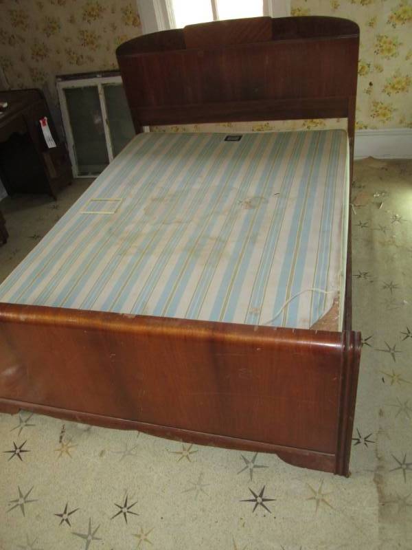 lot 195 image: Double bed with headboard and footb...
