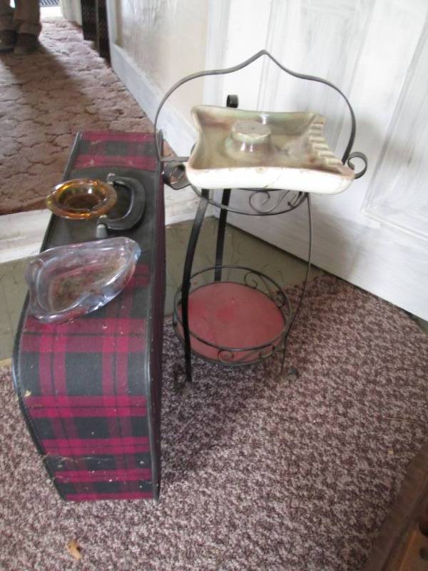 lot 206 image: Ashtrays and suitcase...