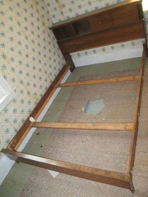 lot 208 image: Full size bed with headboard and fo...