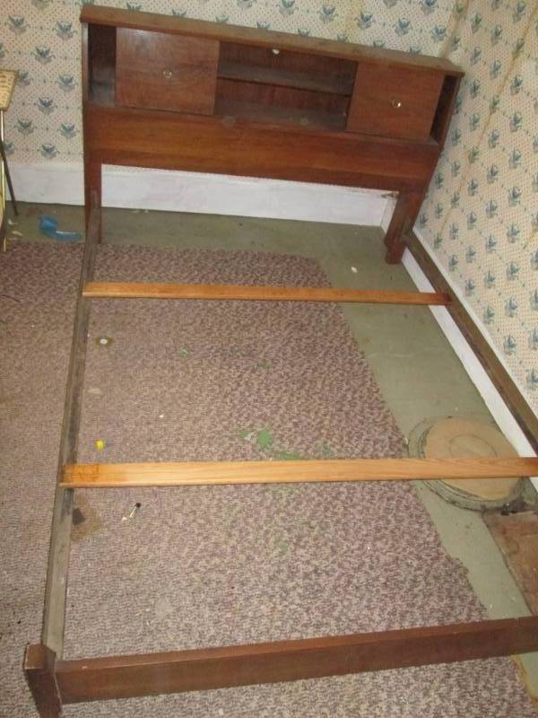 lot 209 image: Full size bed with headboard and fo...