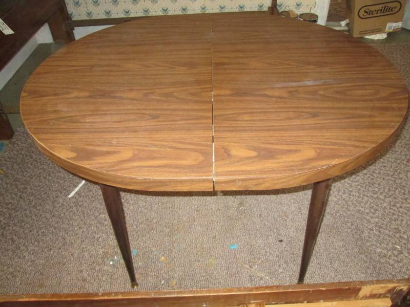 lot 210 image: Round kitchen table, brown...