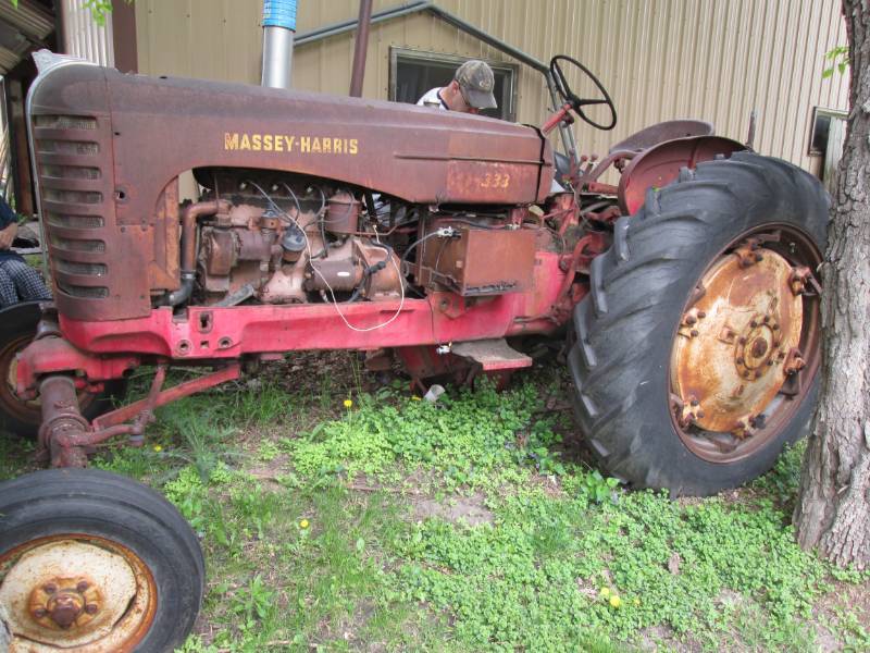 lot 3 image: Massey Harris 333 wide front tractor, runs and drives