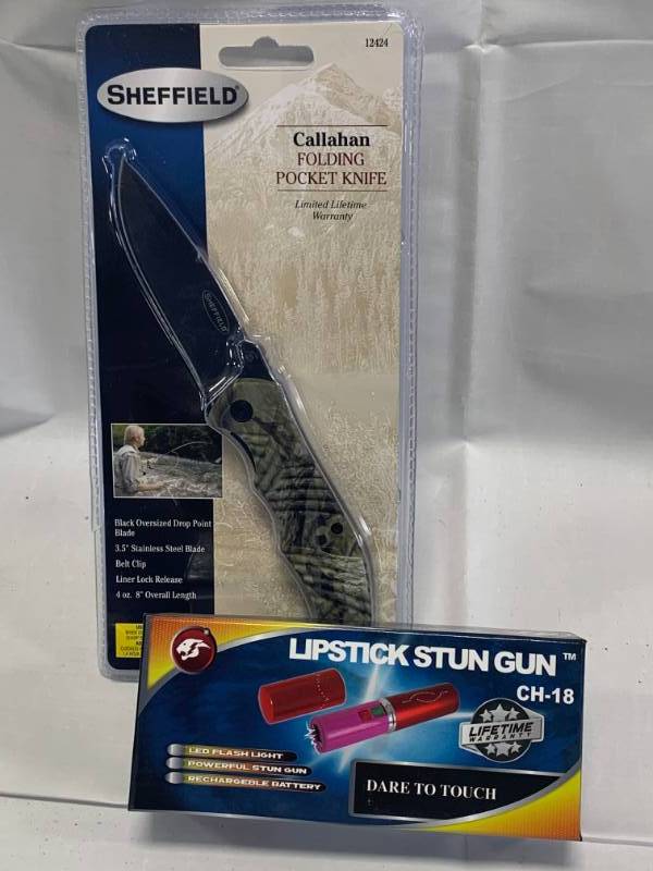 lot 11 image: 500,000 Volt Lipstick Stungun & Sheffield Camo Knife